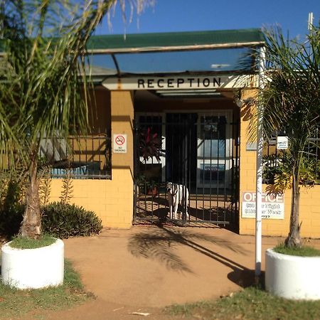 Carnarvon Caravan Park Экстерьер фото