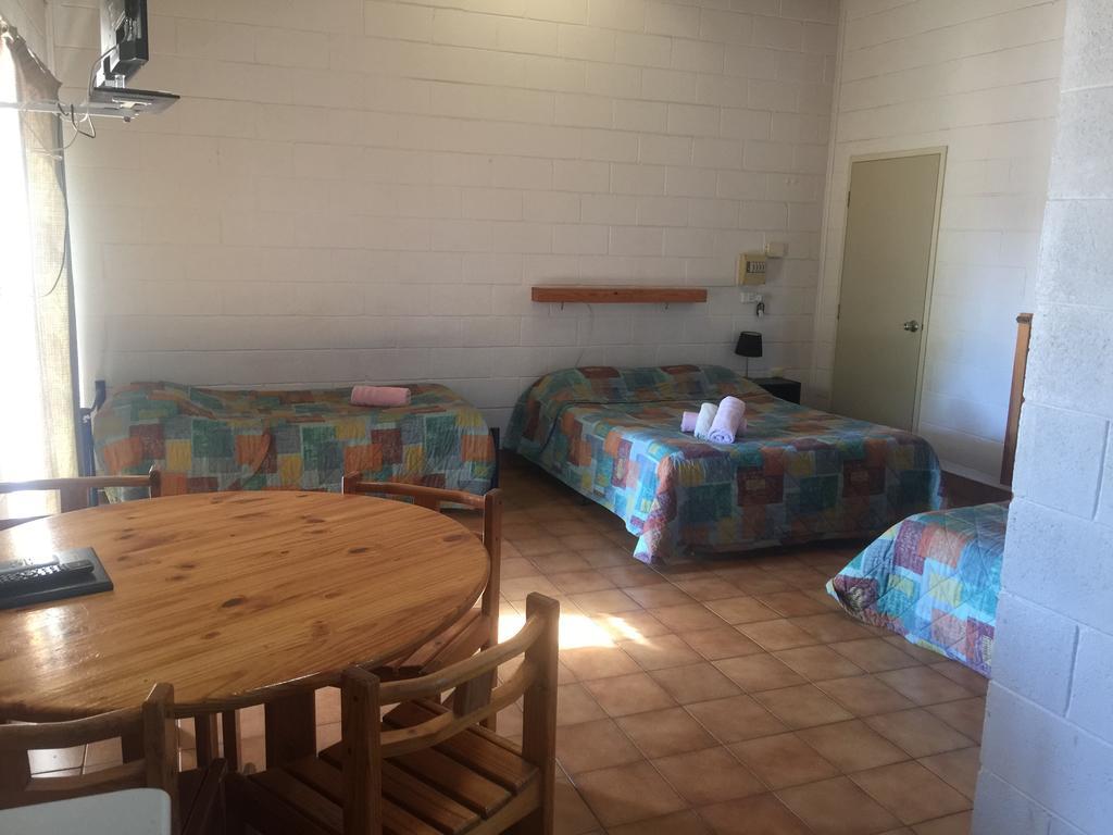 Carnarvon Caravan Park Номер фото