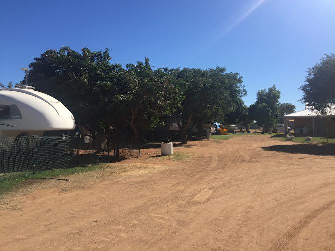 Отель Carnarvon Caravan Park Экстерьер фото